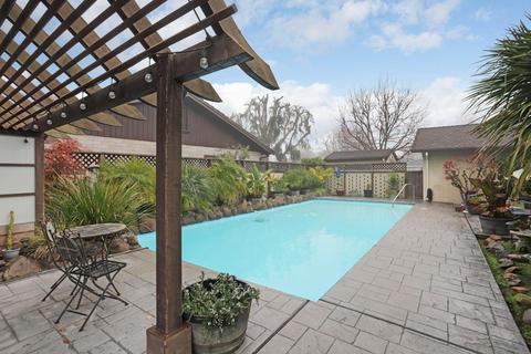 1001 W Pine St, Lodi, CA 95240 photo 1