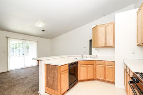 2130 W Solis St, Merced, CA 95348 photo 9