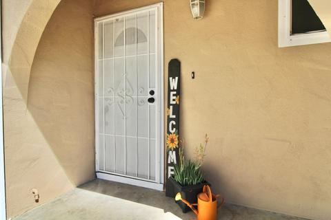 770 E B St, Oakdale, CA 95361 photo 2