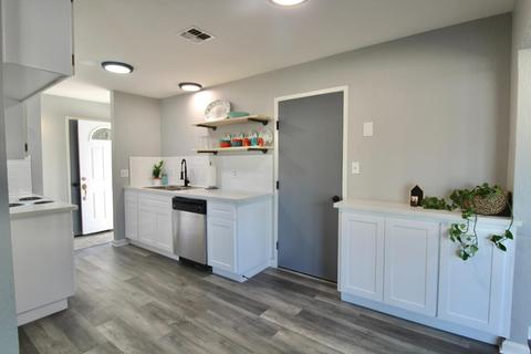 770 E B St, Oakdale, CA 95361 photo 5