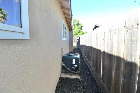 770 E B St, Oakdale, CA 95361 photo 14