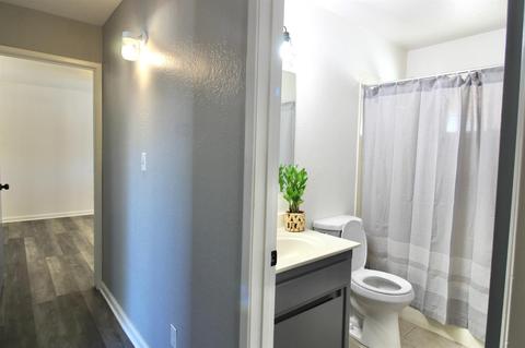 770 E B St, Oakdale, CA 95361 photo 8