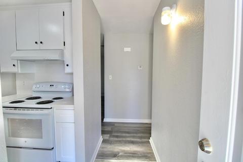 770 E B St, Oakdale, CA 95361 photo 3