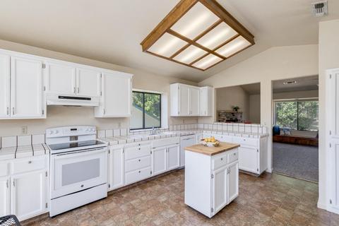 876 Doris Dr, Grass Valley, CA 95945 photo 9