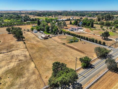 8261 Dillard Rd, Wilton, CA 95693 photo 2