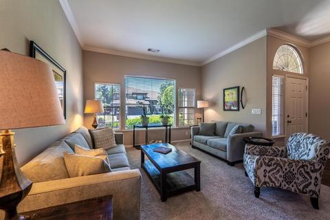 2804 W Kingman Ct, Modesto, CA 95355 photo 2