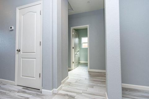 225 E Hawkeye Ave, Turlock, CA 95380 photo 23