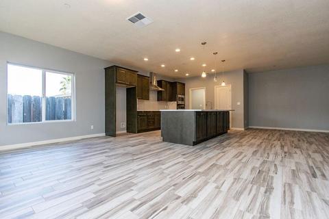 225 E Hawkeye Ave, Turlock, CA 95380 photo 4