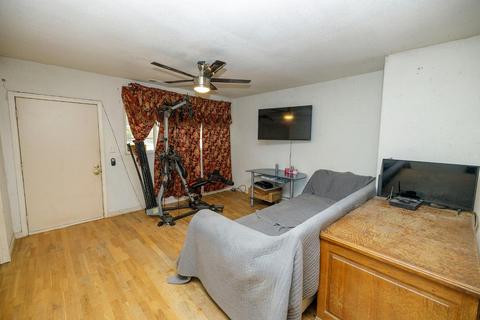 421 Leon, Modesto, CA 95351 photo 4