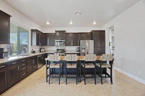 1082 Dimaggio Way, Galt, CA 95632 photo 4