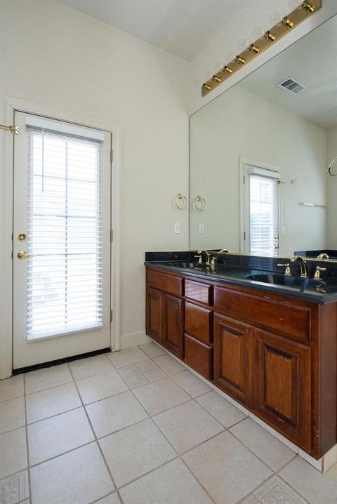 1813 New Chesham Ct, Modesto, CA 95355 photo 30