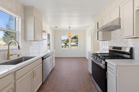 613 Windsor Dr, Lodi, CA 95240 photo 1