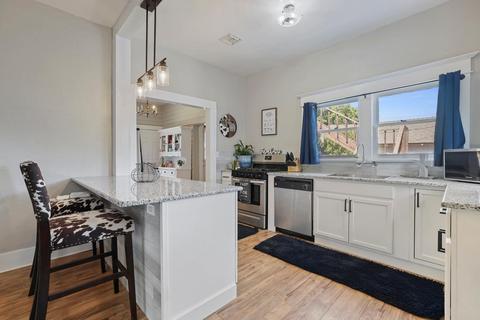 902 Tully Rd, Modesto, CA 95350 photo 1