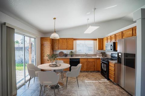 908 Pinecrest Ct, Lathrop, CA 95330 photo 3