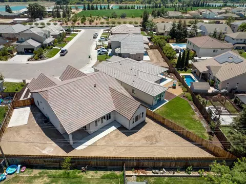 1025 Gabrielle Pl, Ripon, CA 95366 photo 2