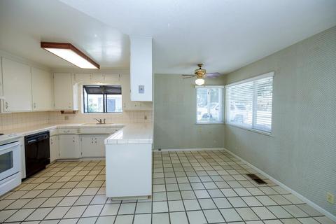 1221 Chehalem Dr, Modesto, CA 95350 photo 16