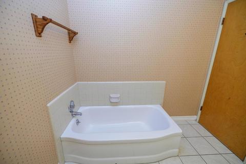 1221 Chehalem Dr, Modesto, CA 95350 photo 38