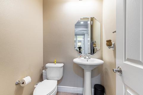 3025 Knightsbridge Ct, Modesto, CA 95355 photo 16