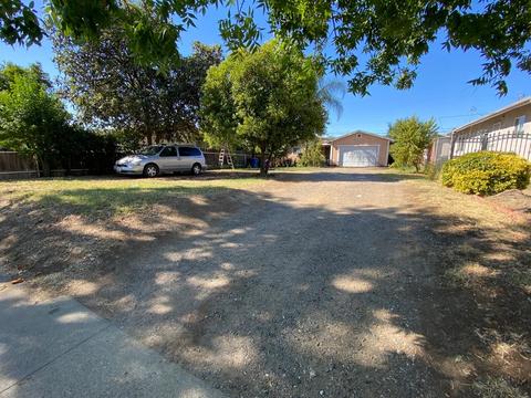942 W 11th St, Merced, CA 95341 photo 2