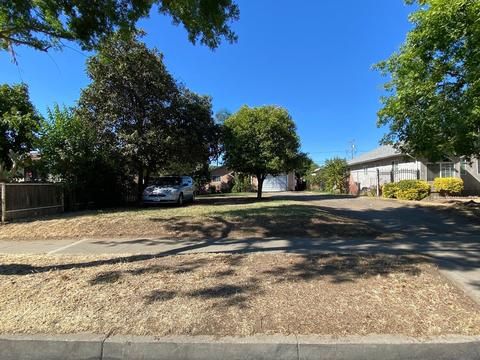 942 W 11th St, Merced, CA 95341 photo 1
