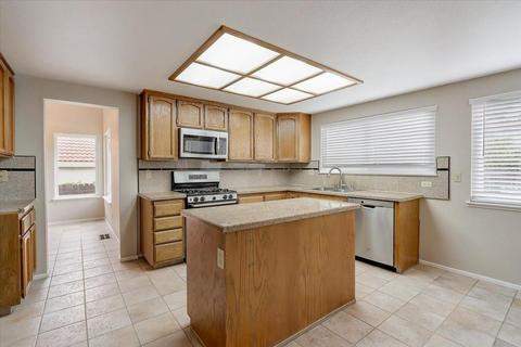 8242 Bellsbrae Dr, Antelope, CA 95843 photo 2