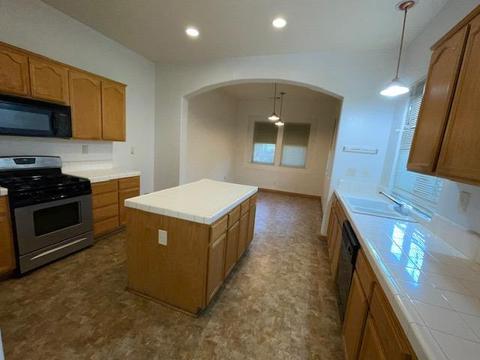 623 Pine Creek Ln, Patterson, CA 95363 photo 2
