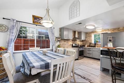 1725 Napa Ct, Modesto, CA 95351 photo 8