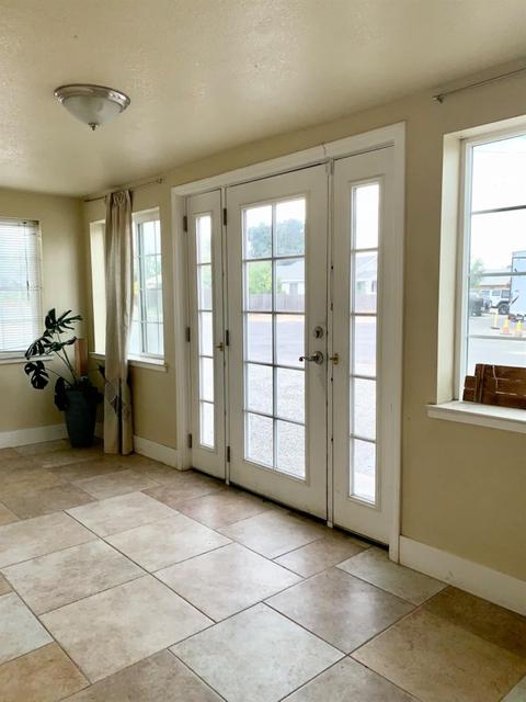 724 Thompson Rd, Modesto, CA 95351 photo 4