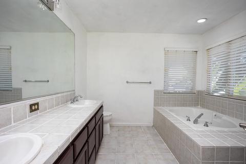 445 Laurelwood Ln, Ripon, CA 95366 photo 9