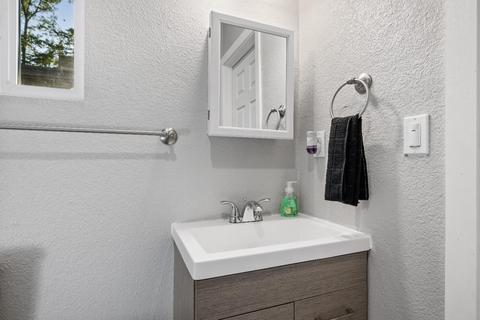 319 Laurel Ave, Modesto, CA 95351 photo 12