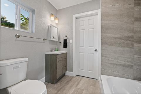 319 Laurel Ave, Modesto, CA 95351 photo 11