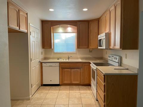 1533 Dwight Ln, Modesto, CA 95350 photo 2