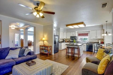 933 Corral Pl, Galt, CA 95632 photo 4