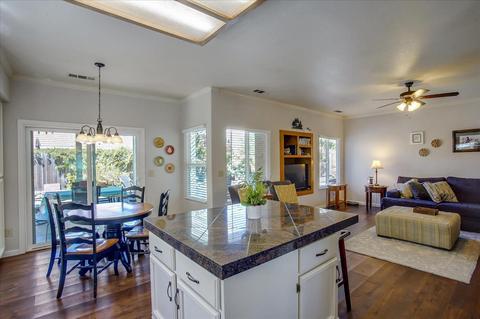 933 Corral Pl, Galt, CA 95632 photo 6