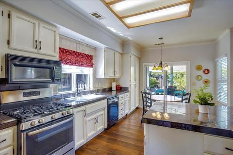933 Corral Pl, Galt, CA 95632 photo 5