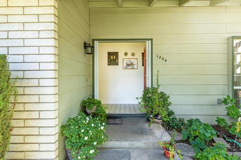 1204 Halifax Ln, Modesto, CA 95350 photo 4