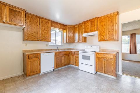 1817 Milpas Ln, Modesto, CA 95355 photo 8