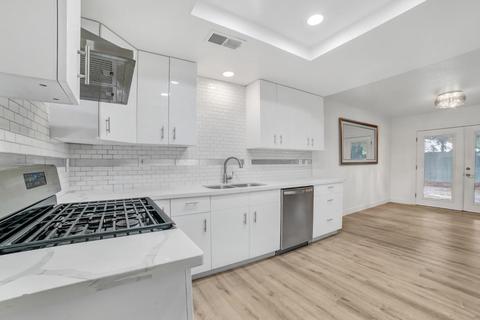 218 Tiffany Cir, Ripon, CA 95366 photo 1