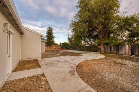 890 Madrone Ln, Patterson, CA 95363 photo 4