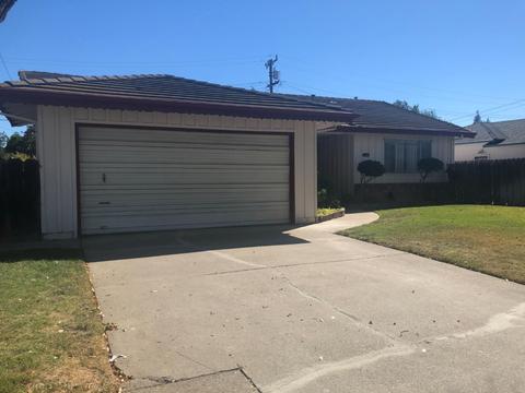 216 E Robinhood Dr, Stockton, CA 95207 photo 1