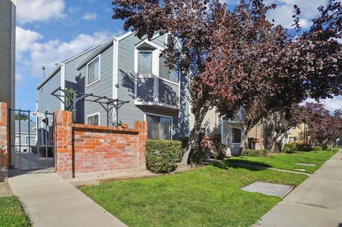 447 Benjamin Pl, Manteca, CA 95337 photo 1
