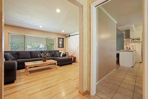1009 Lexington Dr, Modesto, CA 95350 photo 7