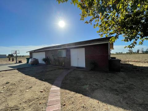6058 E Pine St, Lodi, CA 95240 photo 2