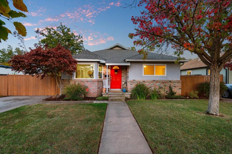 3907 65th St, Sacramento, CA 95820 55 Photos MLS 222140601 Movoto