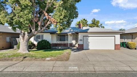 207 Charles St, Lodi, CA 95240 photo 1