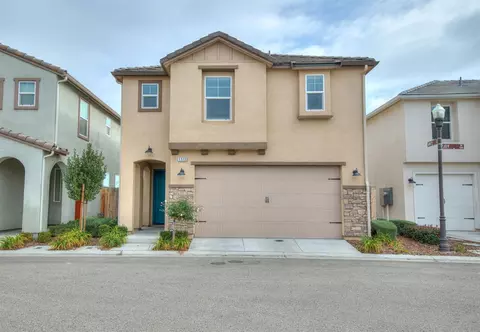 1373 Joy Dr, Clovis, CA 93619 photo 1