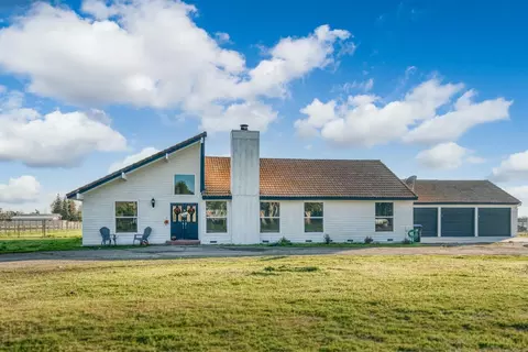 13059 Violet Ln, Clovis, CA 93619 photo 1