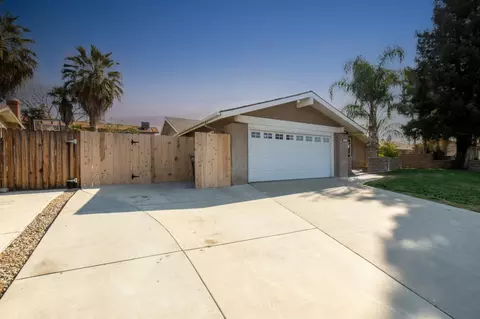 475 Bliss Ave, Clovis, CA 93611 photo 2
