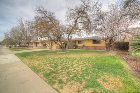 414 S 4th St, Kerman, CA 93630 photo 1
