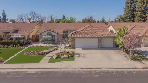 358 Amber Ave, Clovis, CA 93611 photo 1
